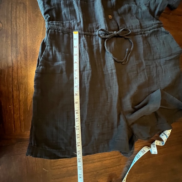 NWT Old Navy Crinkle Gauze Black Romper Waist Defined, Size Medium Tall - Picture 10 of 12